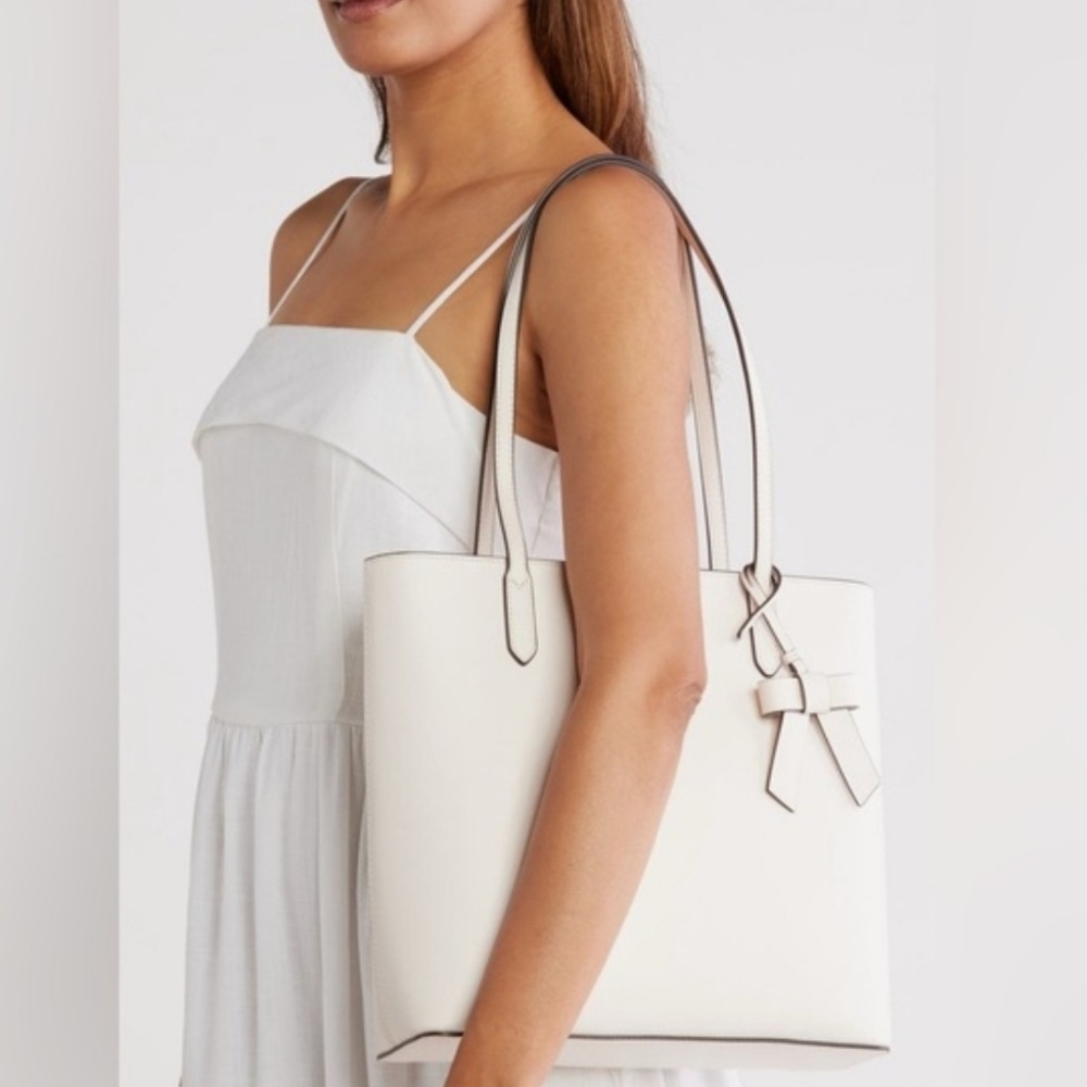KATE SPADE Brynn Tote Bag. Color Parchment